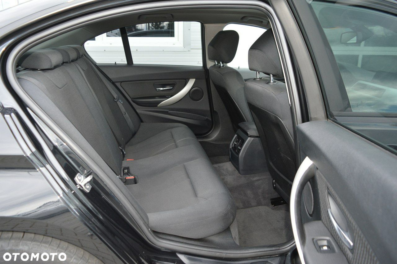 BMW Seria 3 316d EU6 - 32