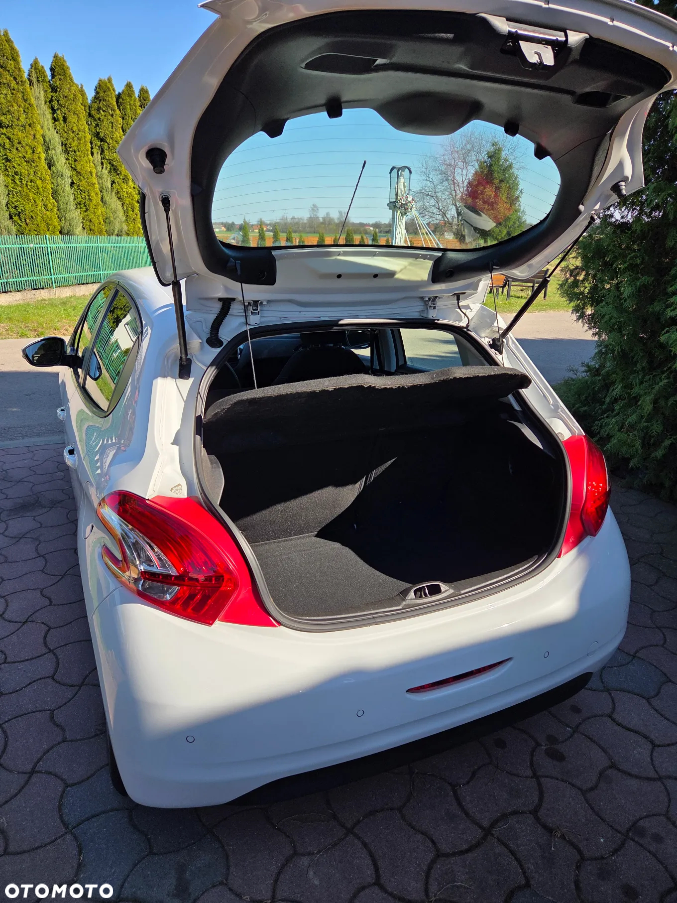 Peugeot 208 - 23