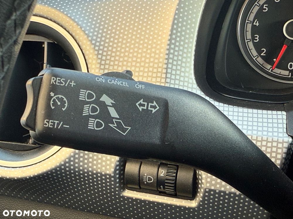 Volkswagen up! TSI high - 15