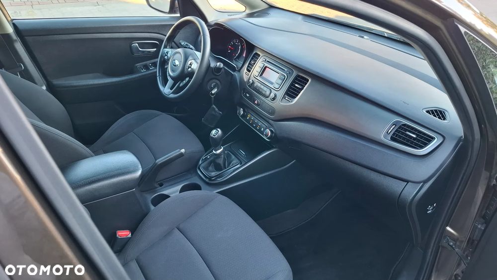 Kia Carens 1.6 GDI Dream Team Edition - 17