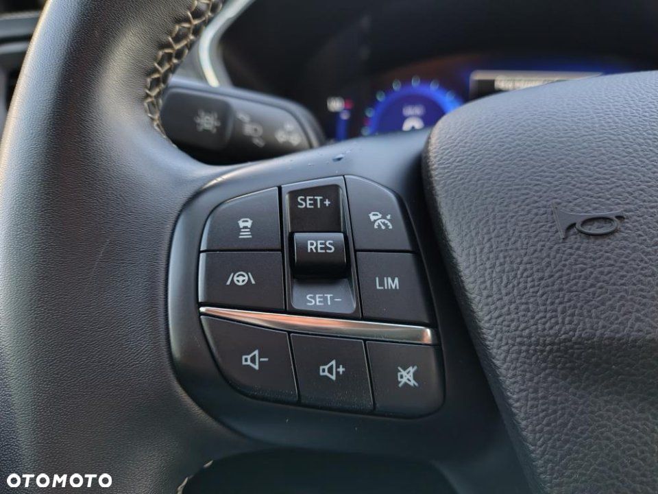 Ford Kuga - 24