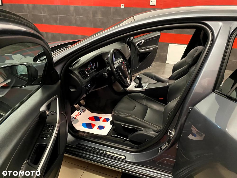 Volvo V60 D2 Summum - 16