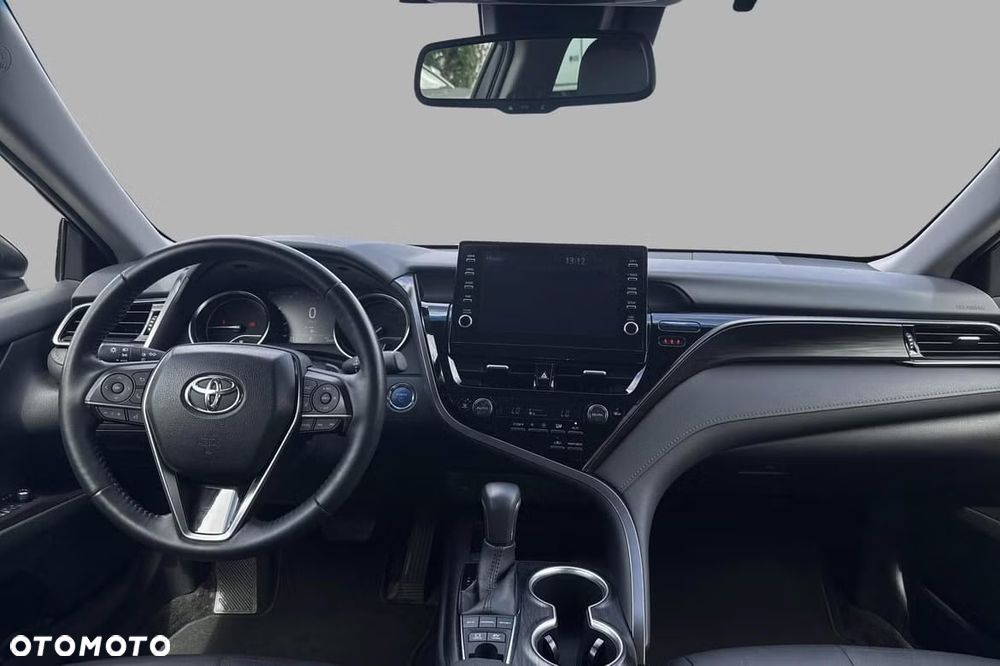 Toyota Camry Luxury - 13