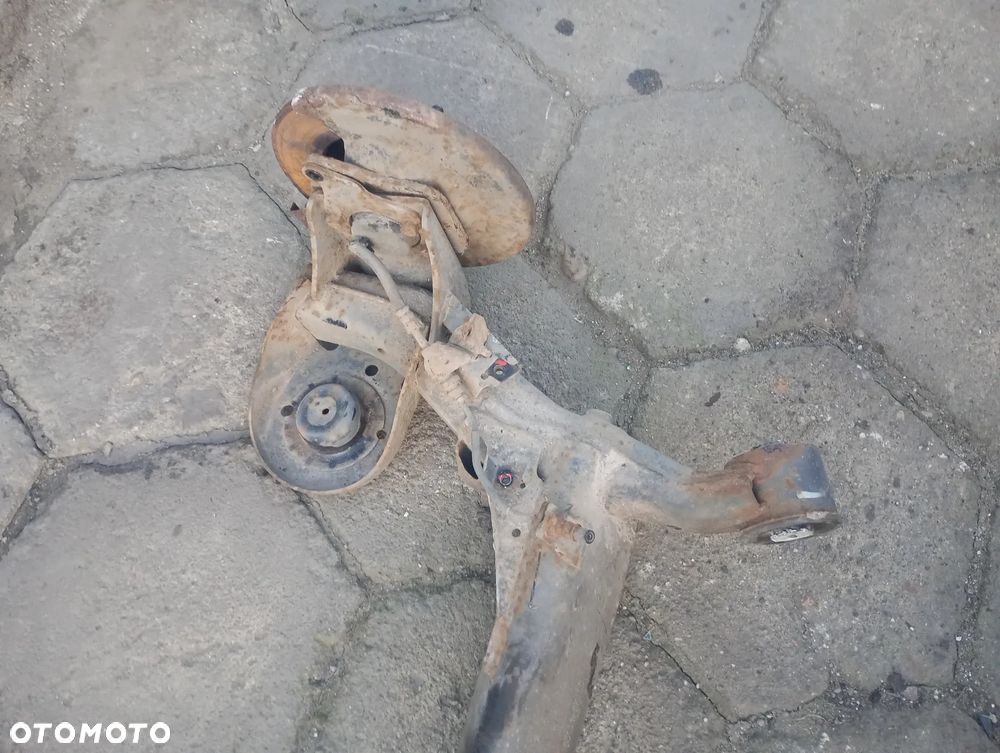 KIA VENGA belka zawieszenia tylna tył - 2