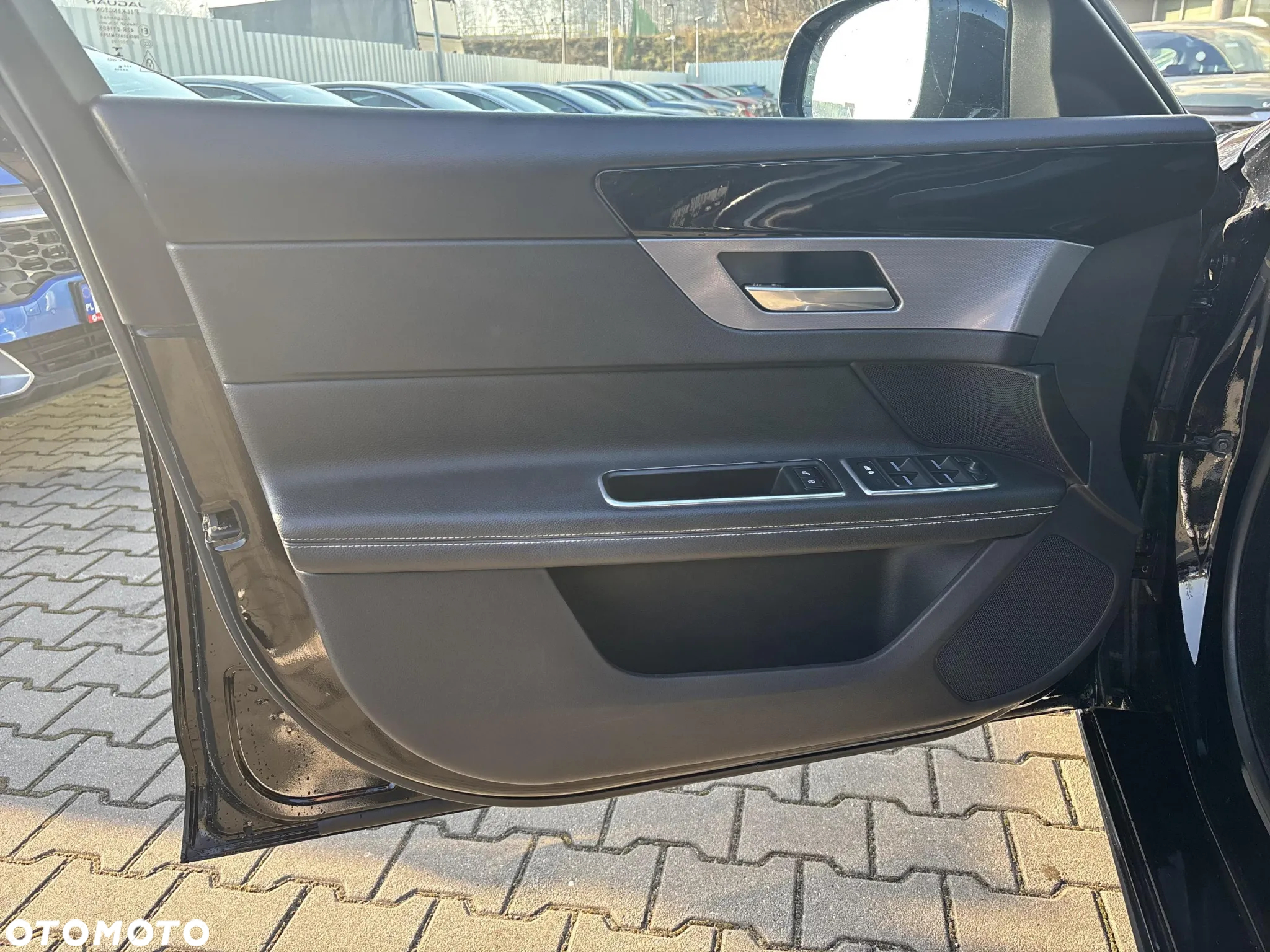 Jaguar XF 2.0 i4D R-Sport - 10