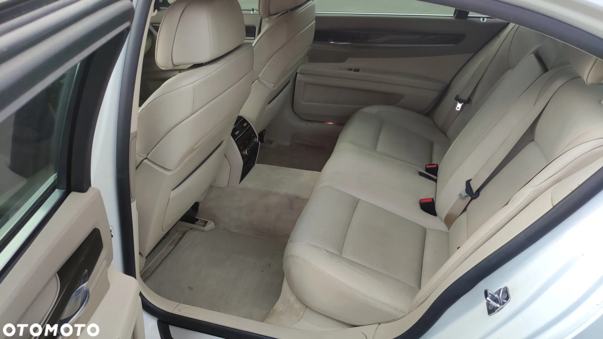 BMW Seria 7 750i L - 14