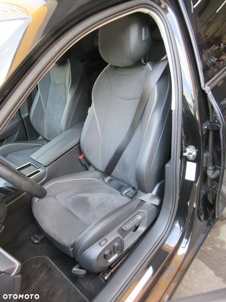 Volkswagen Passat Variant 2.0 TDI SCR 4Mot Elegance DSG - 15