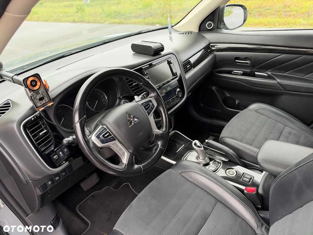 Mitsubishi Outlander - 16