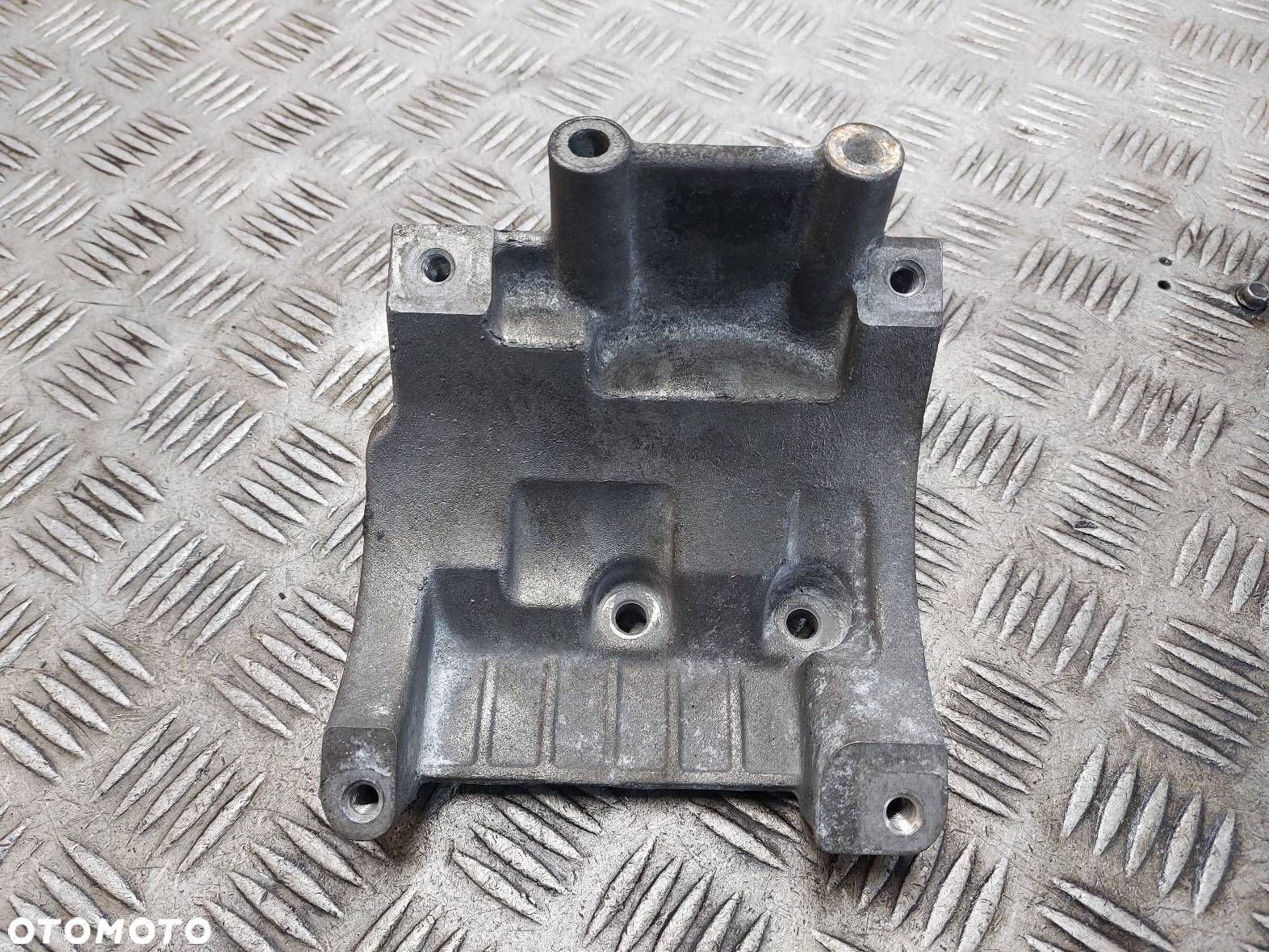 ŁAPA MOCOWANIE KOMPRESORA IVECO DAILY IV LIFT VI 3.0 D 504388828 - 1