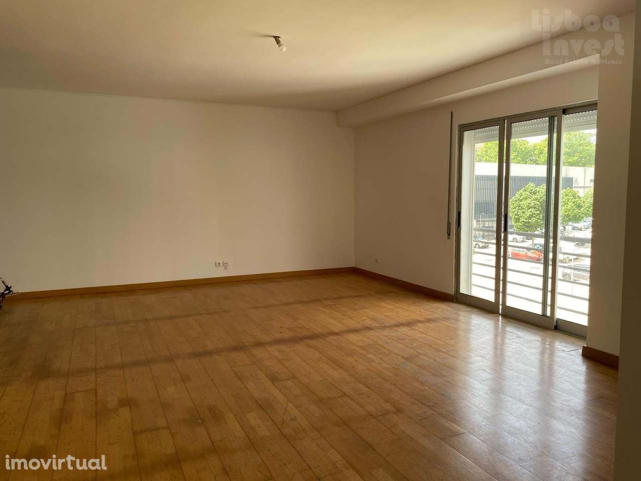 Excelente T6, com varanda e 2 estacionamentos - Grande imagem: 2/26