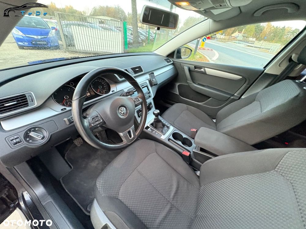 Volkswagen Passat 1.6 TDI DPF BlueMot Highline - 22