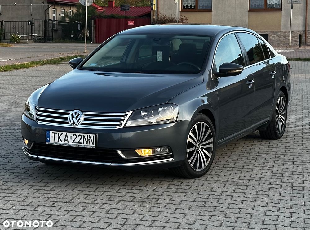 Volkswagen Passat - 1