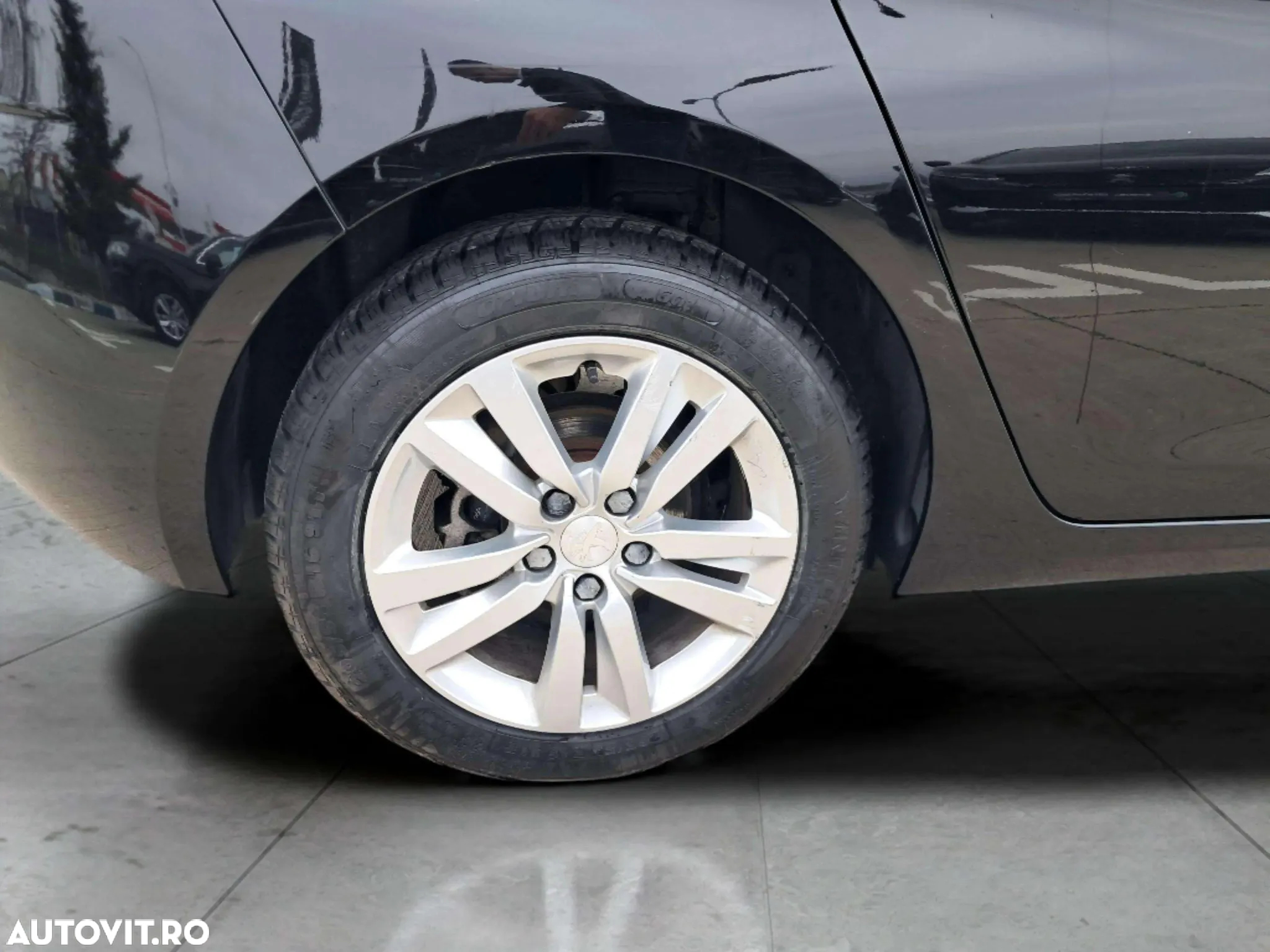 Peugeot 308 1.2 L PureTech Turbo Active - 22