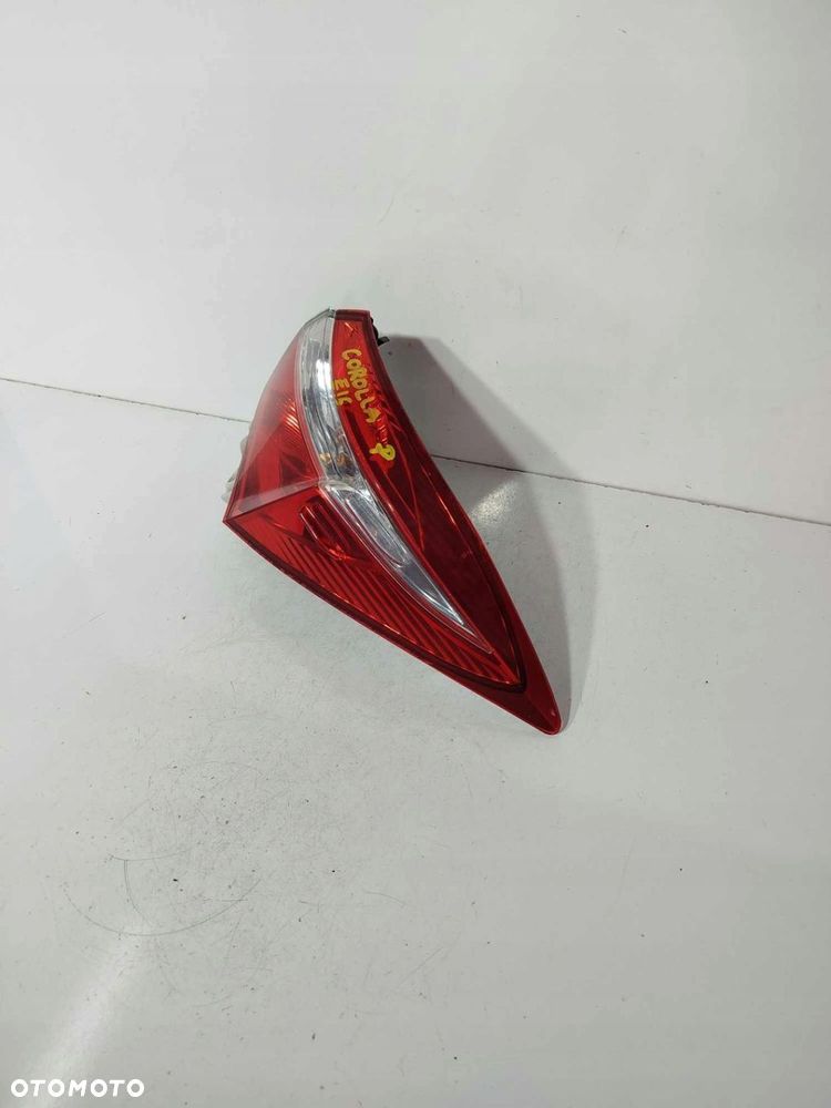 LAMPA TYŁ TYLNA PRAWA TOYOTA COROLLA E16 SEDAN 81550-02760-00 - 2