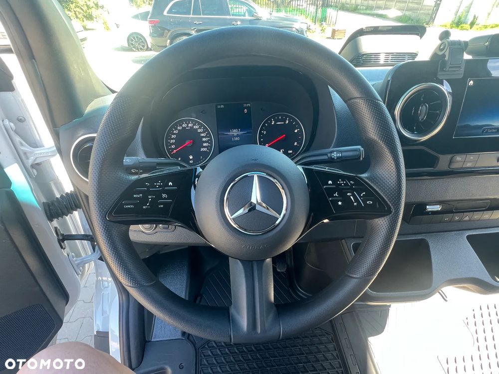 Mercedes-Benz Sprinter - 15