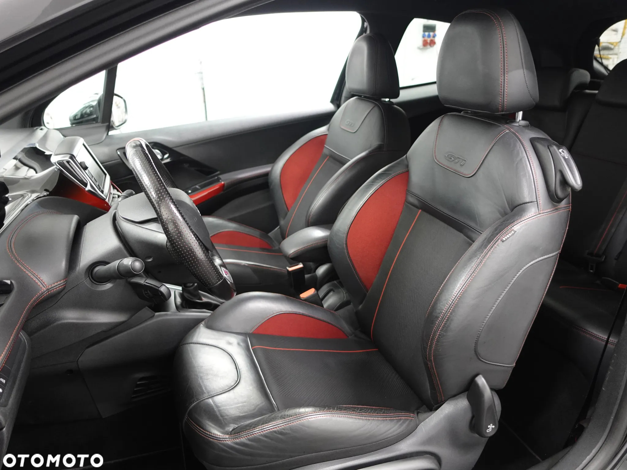 Peugeot 208 GTI 200 THP - 23