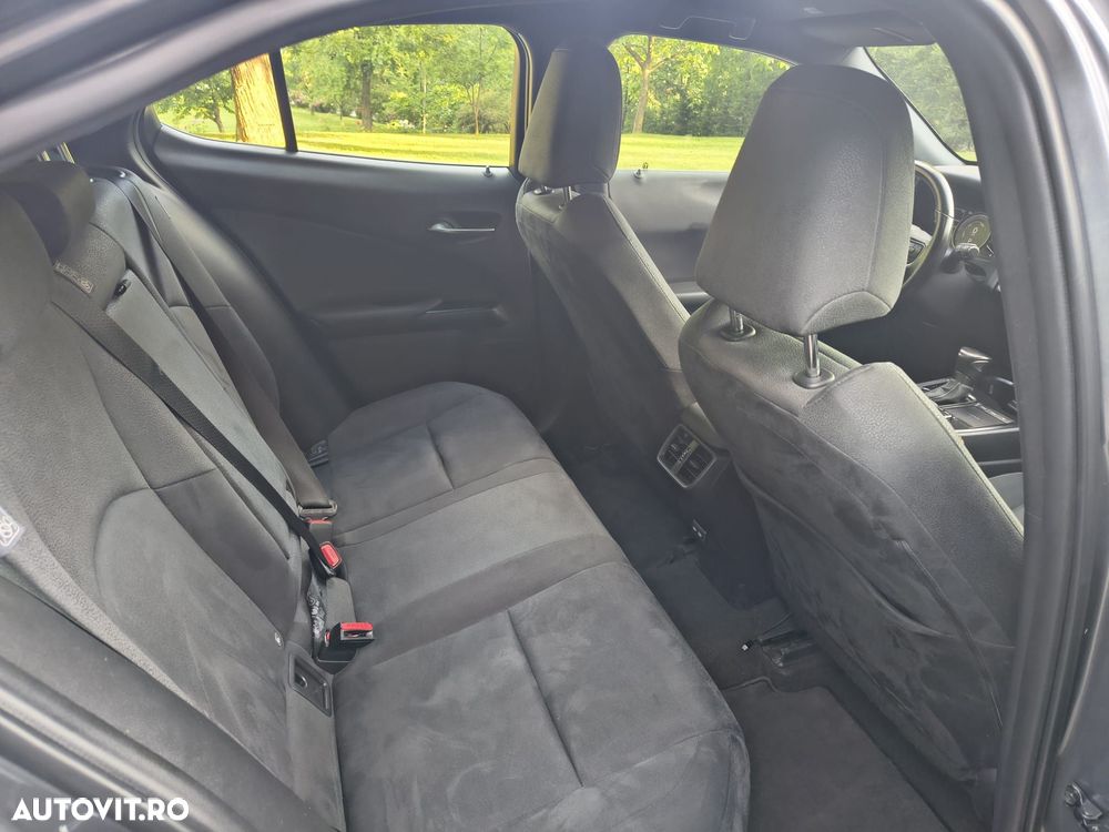 Lexus UX 250h Business Edition - 16