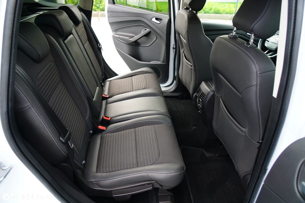 Ford Kuga 1.5 EcoBoost 2x4 Titanium - 27
