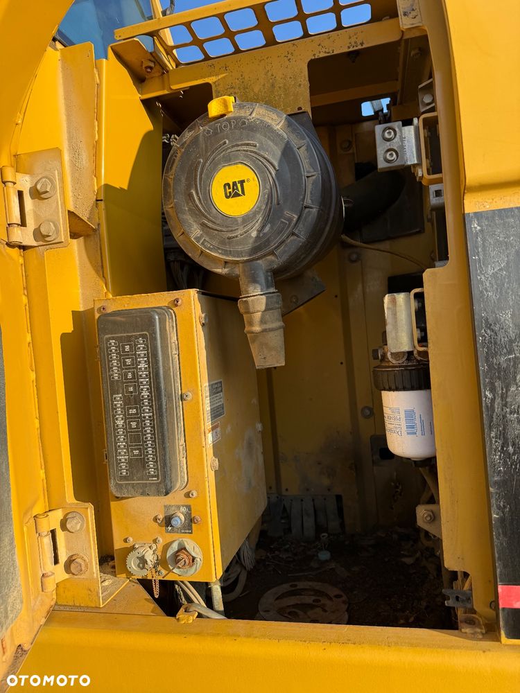 Caterpillar 318 CL - 12