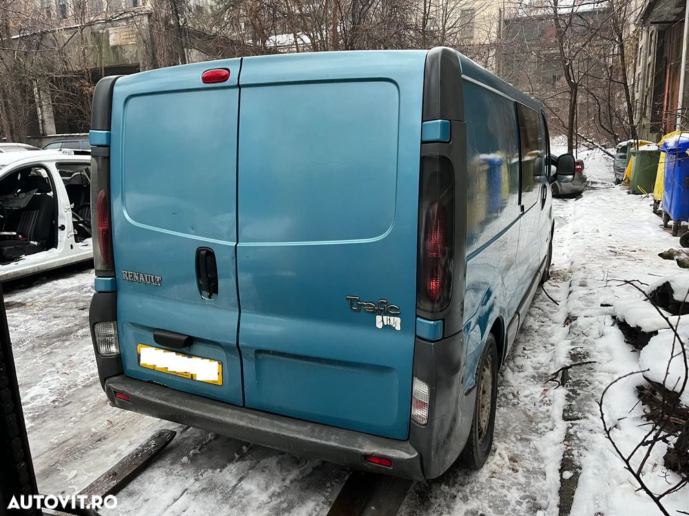 Dezmembrez Renault Trafic bleo 2004 - 5