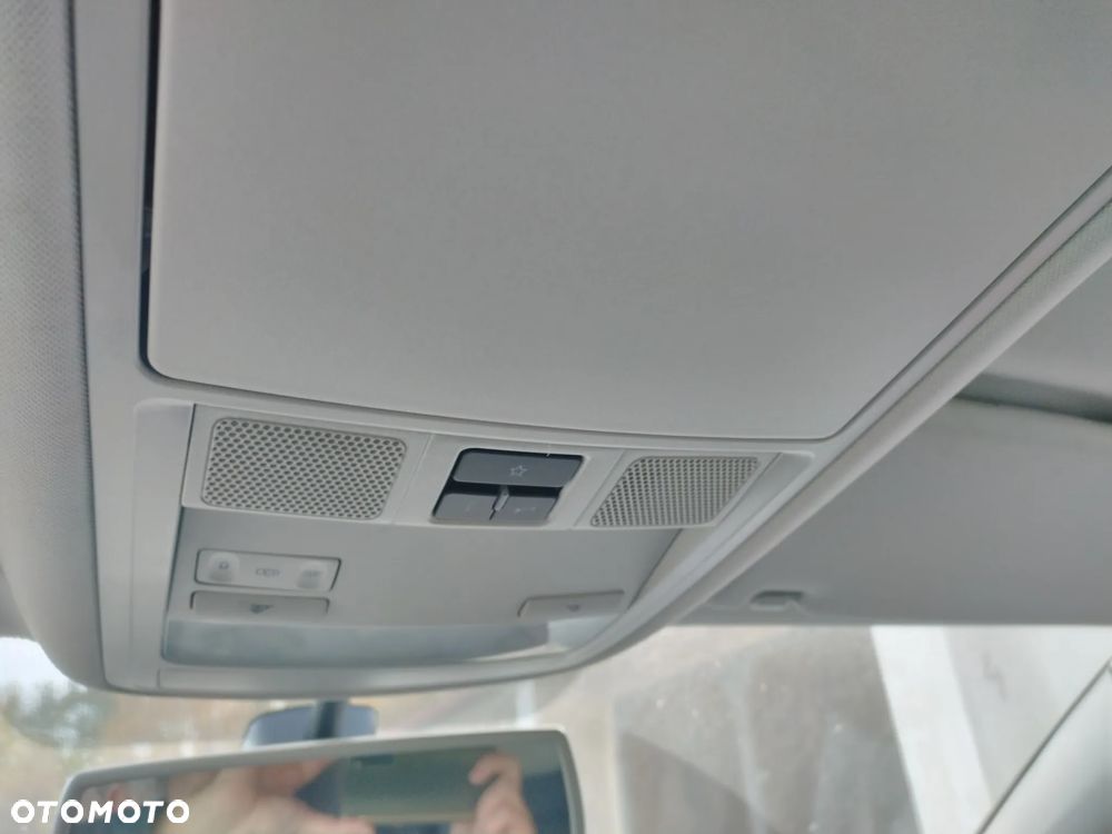 Volkswagen Touran 1.6 TDI DPF BlueMot Comfortline - 8