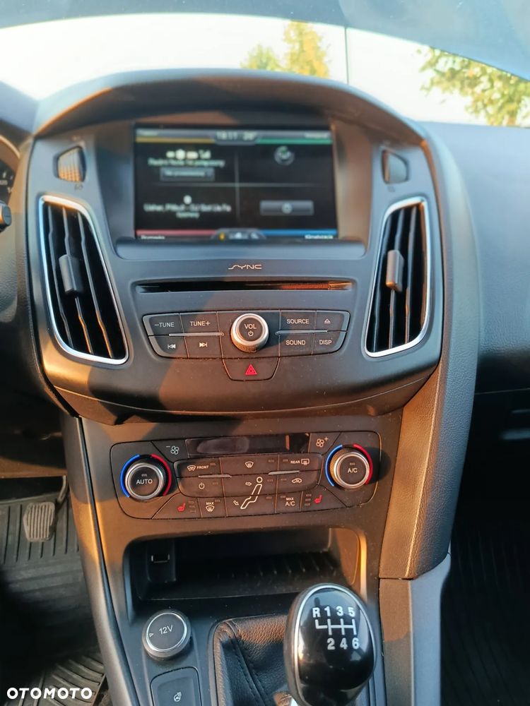 Ford Focus Turnier 1.0 EcoBoost Start-Stopp-System TITANIUM - 17