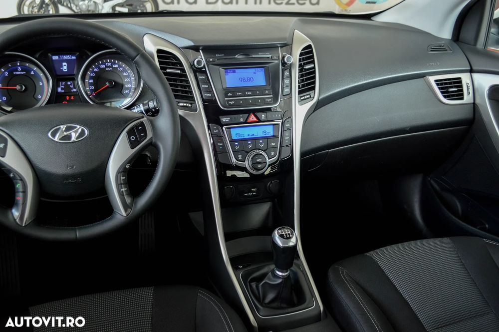 Hyundai i30 1.4 CRDi DPF 5DR Comfort - 23