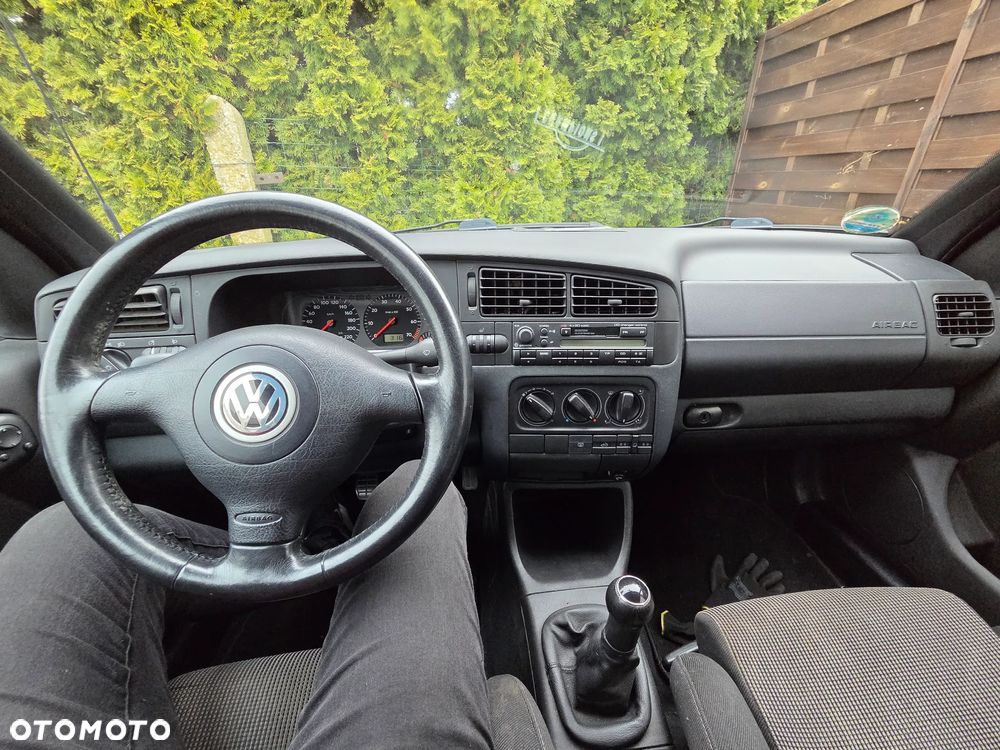Volkswagen Golf 1.6 - 12