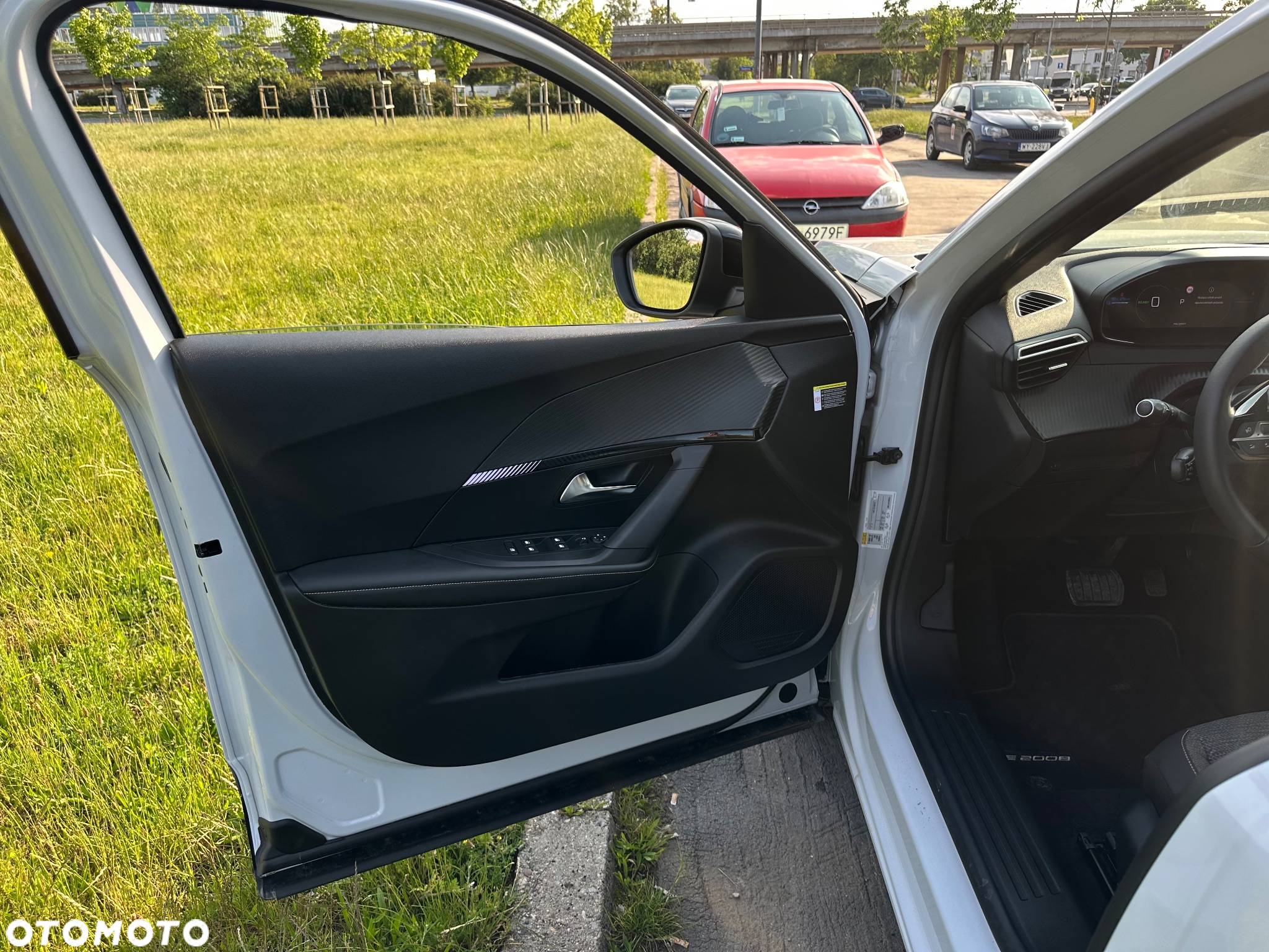 Peugeot 2008 e-2008 54kWh Allure - 9