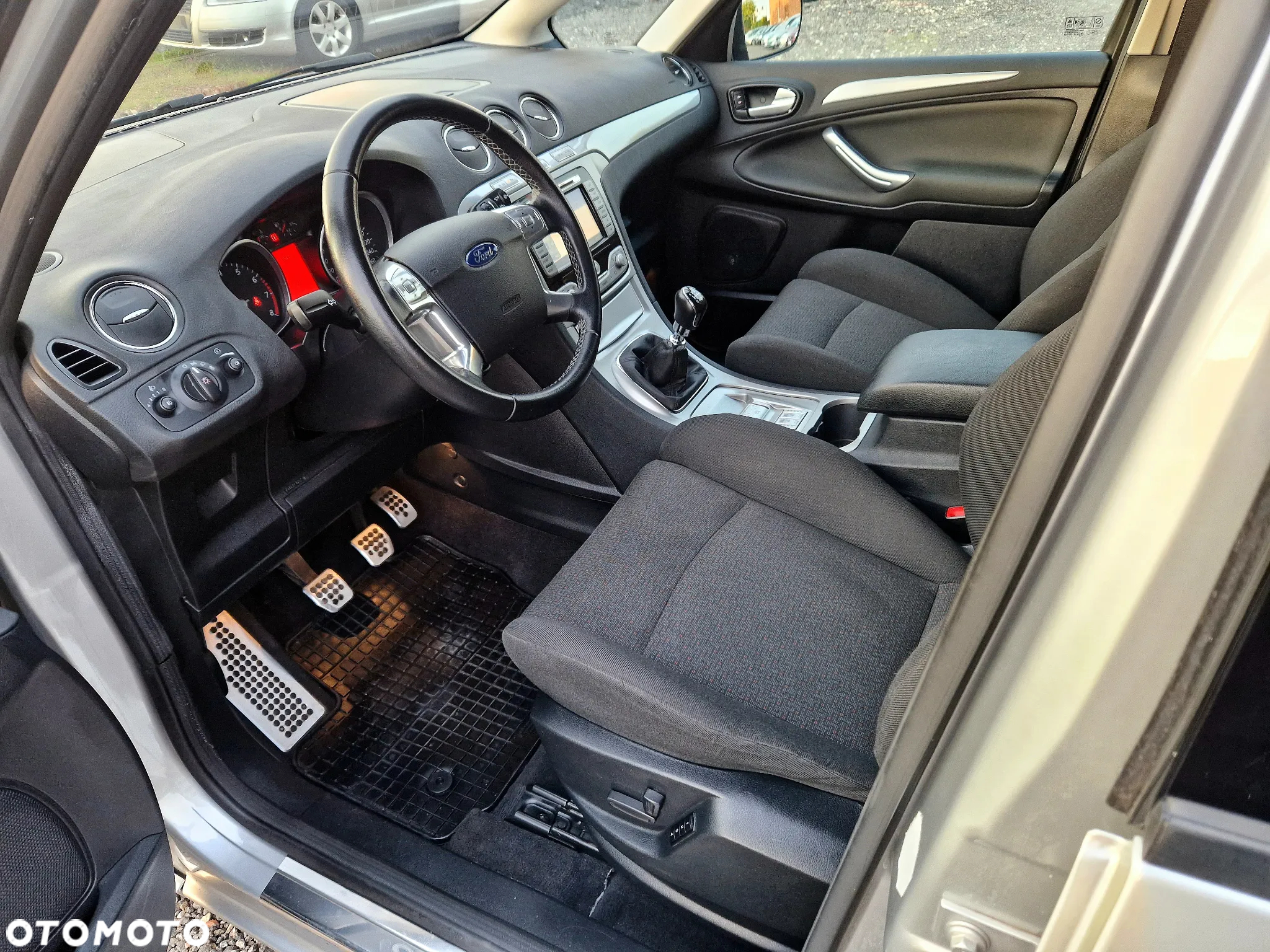 Ford S-Max - 11
