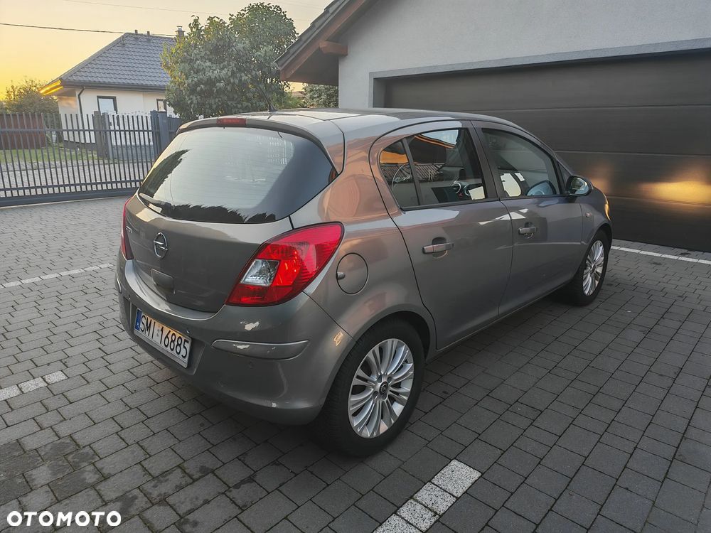 Opel Corsa 1.4 16V Cosmo - 5