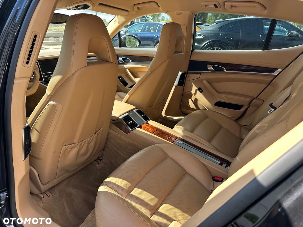 Porsche Panamera 4S - 10