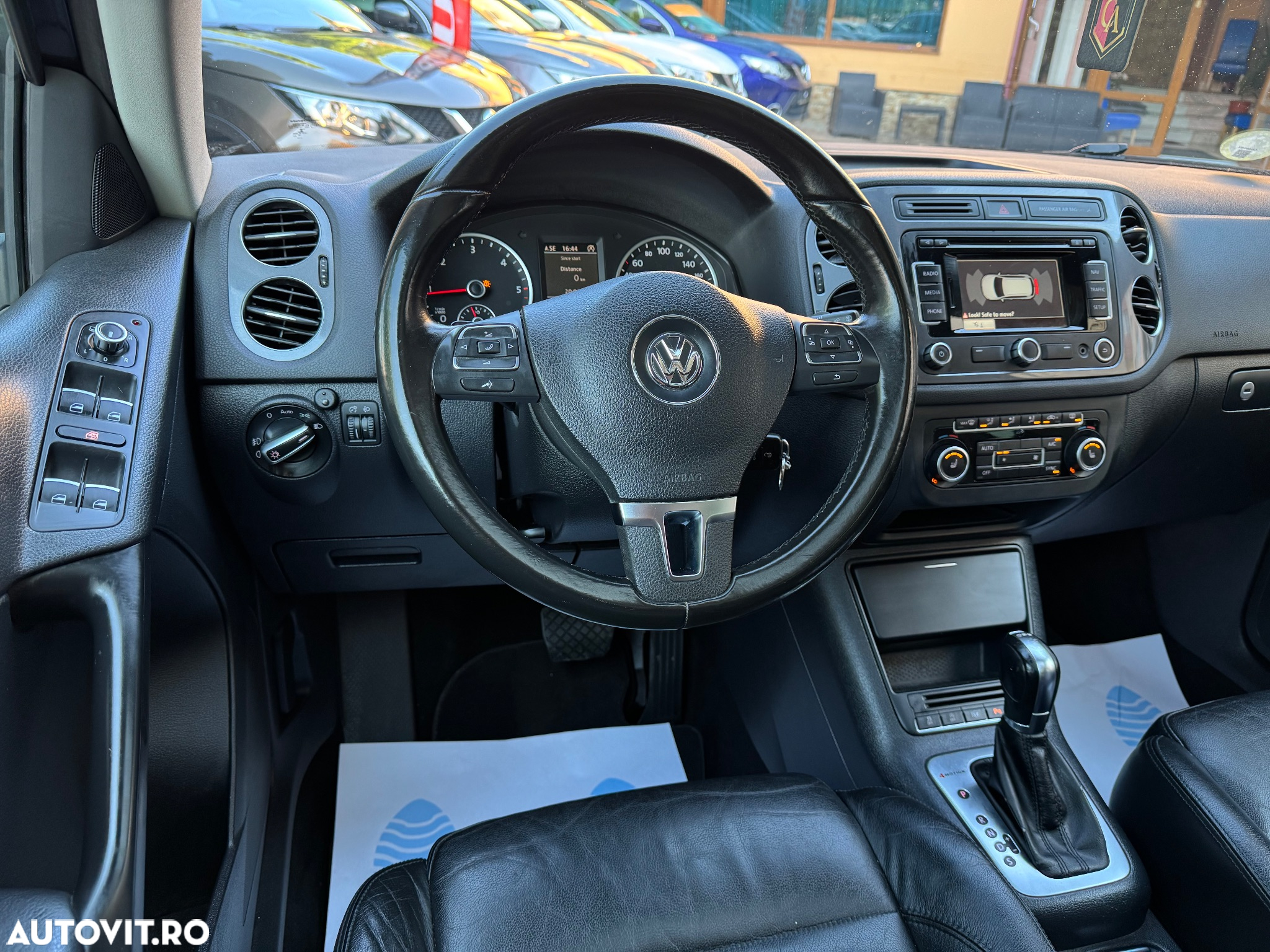 Volkswagen Tiguan 2.0 TDI DPF 4Motion BlueMotion Technology DSG Sport & Style - 11