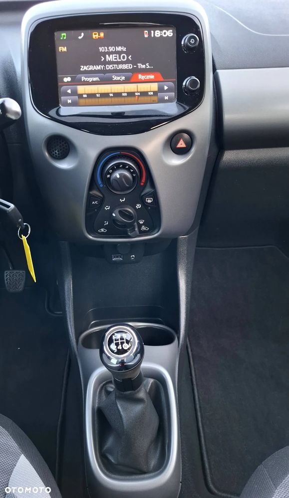 Toyota Aygo x-play connect - 17