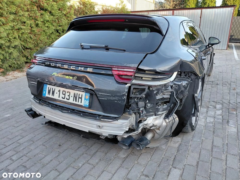Porsche Panamera - 4