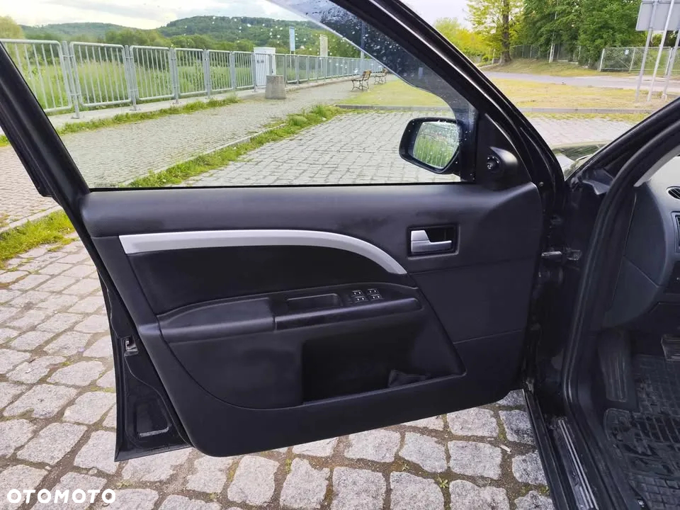 Ford Mondeo 2.5 V6 Trend - 10