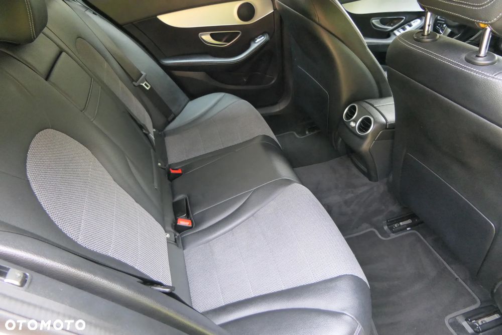 Mercedes-Benz Klasa C 180 7G-TRONIC Edition 1 - 20