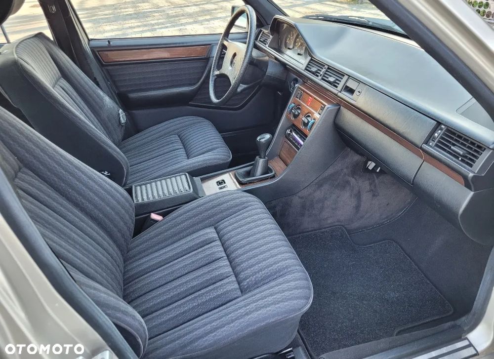 Mercedes-Benz W124 (1984-1993) - 13