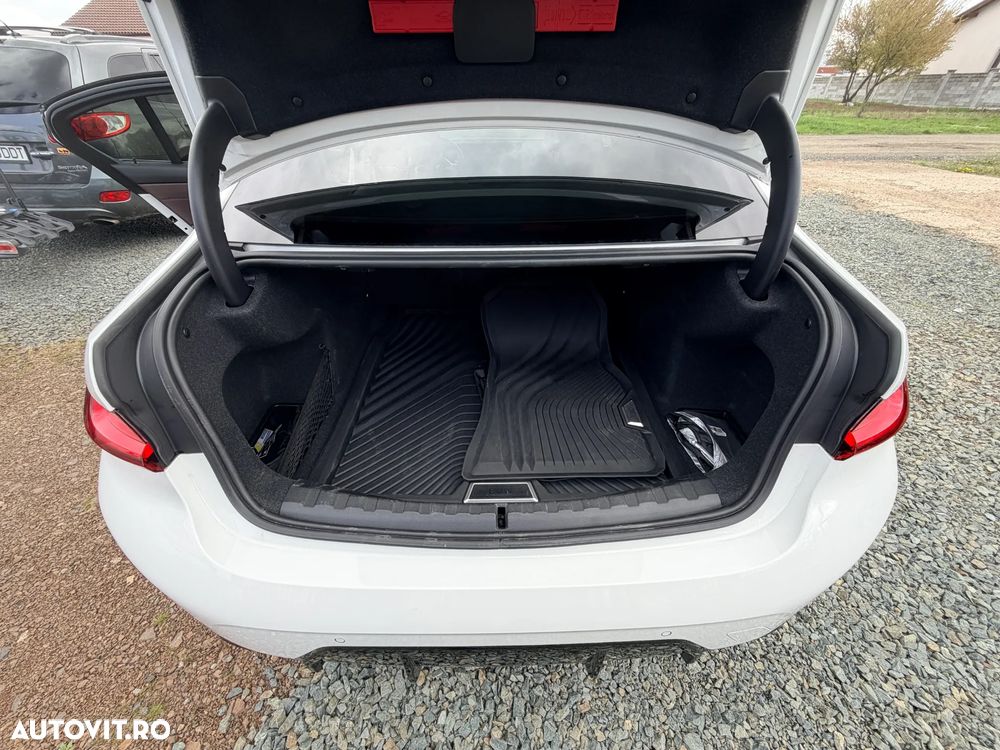 BMW Seria 3 330i xDrive Aut. - 26