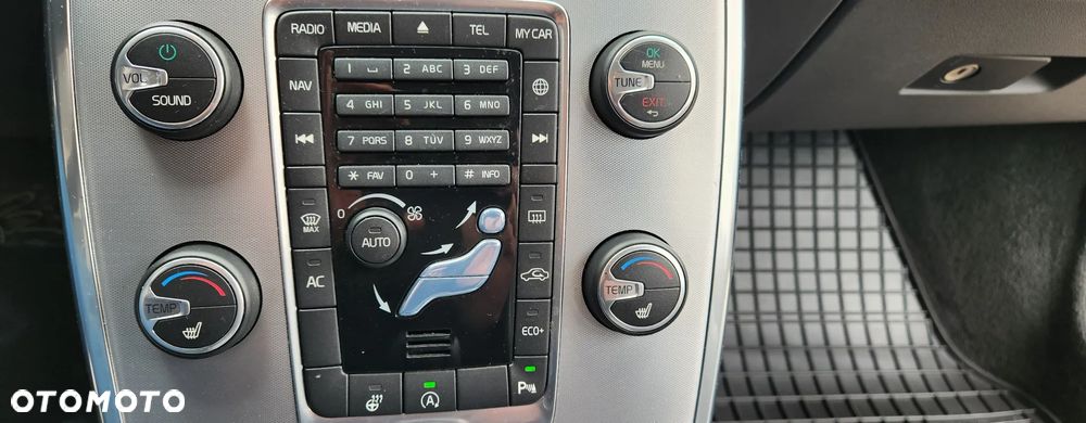 Volvo V70 D4 Geartronic Summum - 25