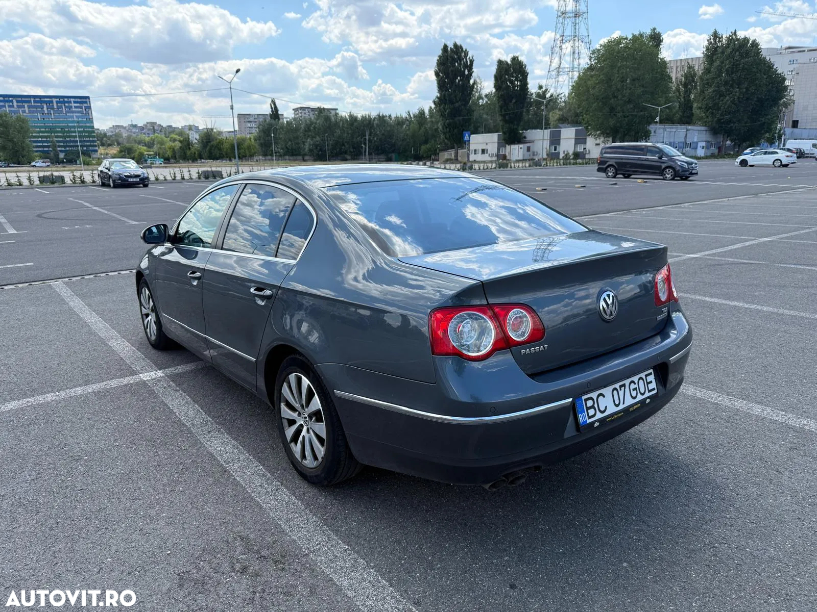 Volkswagen Passat 2.0 TDI DPF BlueMotion Technology Comfortline - 12