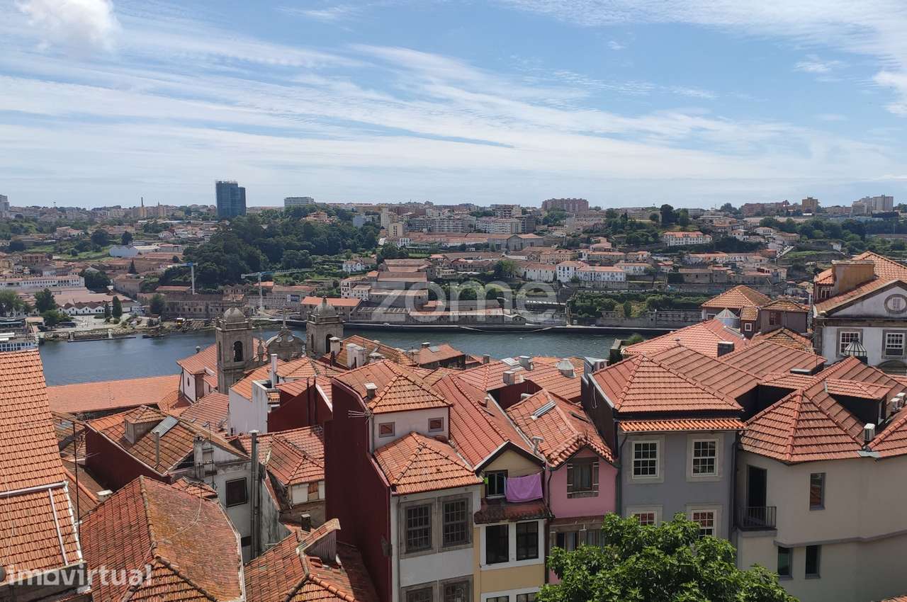 Prédio com Vista Rio na Zona Histórico do Porto - Grande imagem: 3/32