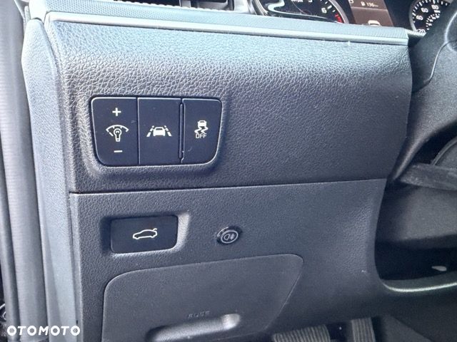 Kia K5 - 40