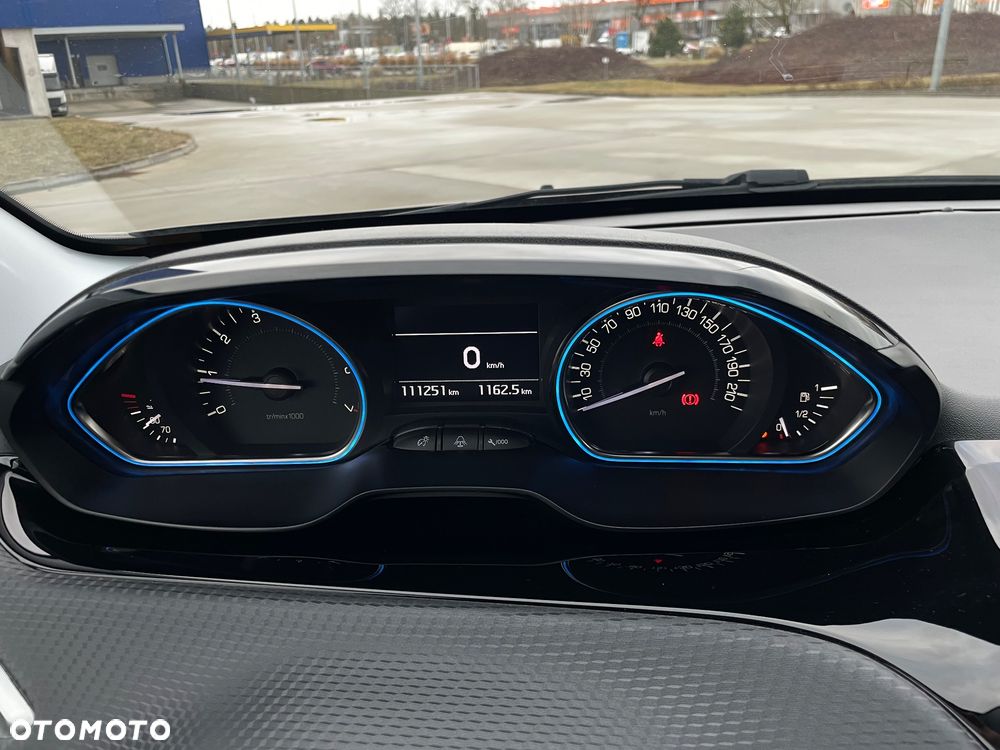 Peugeot 2008 1.2 Pure Tech Allure S&S - 27