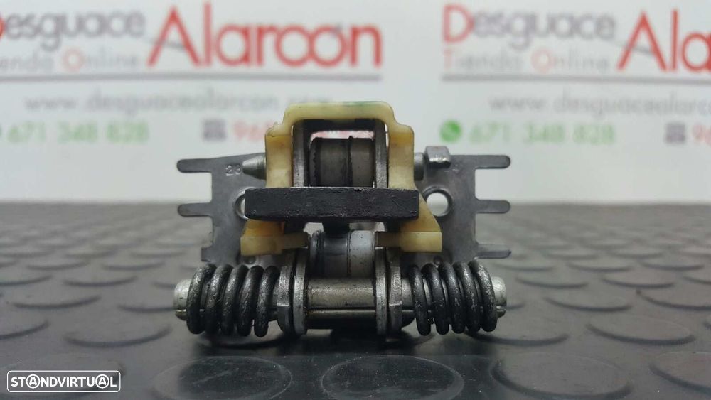 RETENTOR DA PORTA DIANTEIRA DIREITA RENAULT MEGANE III BERLINA 5 P BOSE EDITION - 2