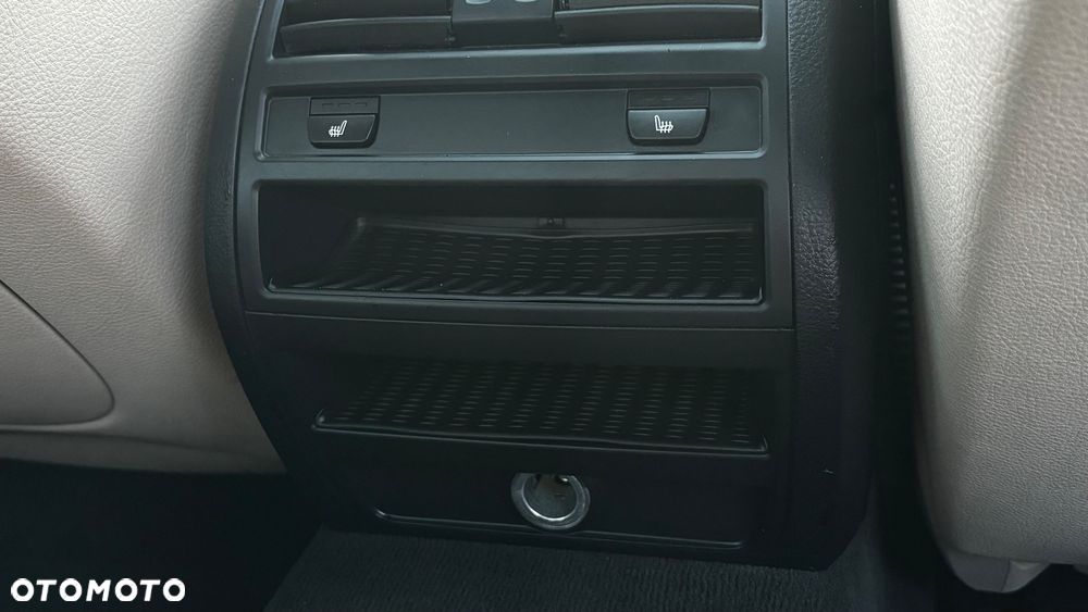 BMW Seria 5 550i - 9