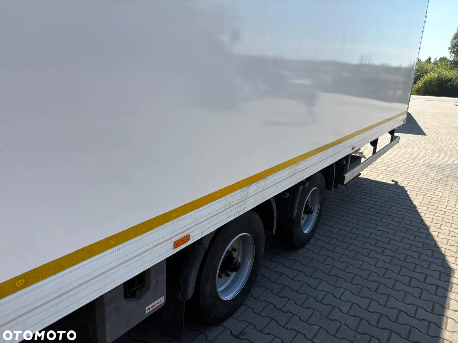 Plandex Przyczepa tandem IZOTERMA + WINDA / PRZEJAZDOWA / DMC 10.900kg / osie BPW - 9