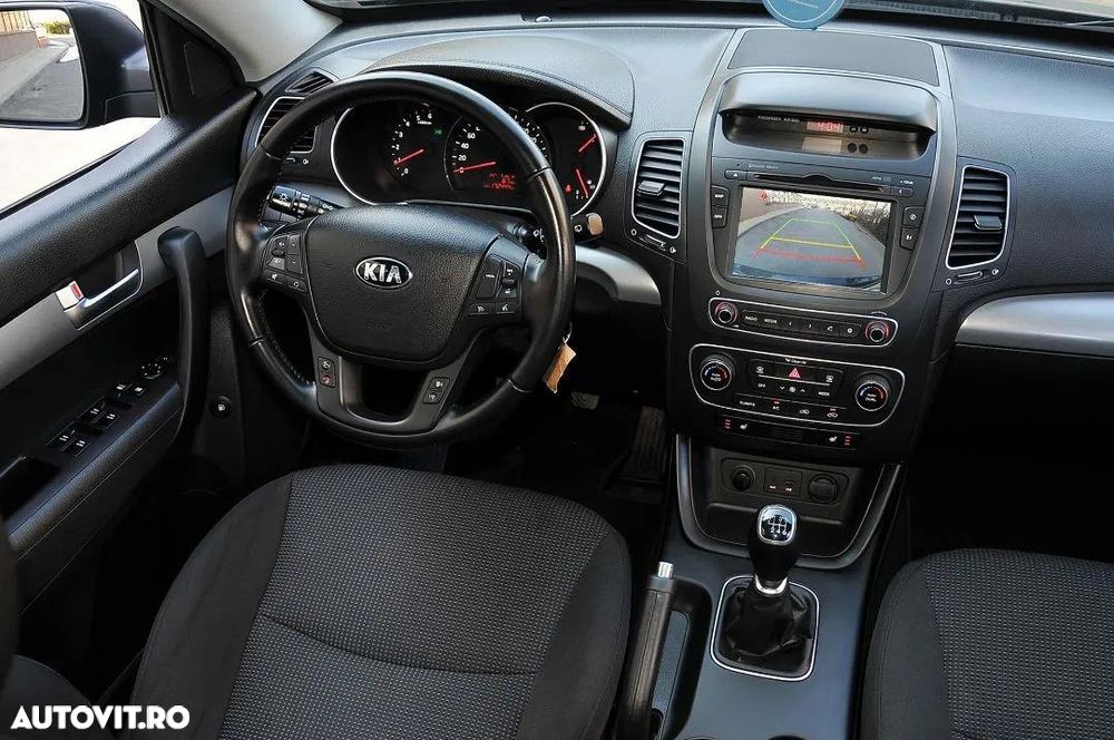 Kia Sorento 2.2 DSL BASE MT 4x2 - 6