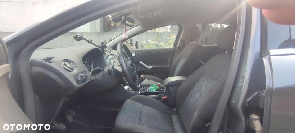 Ford Mondeo 2.0 Ghia - 10