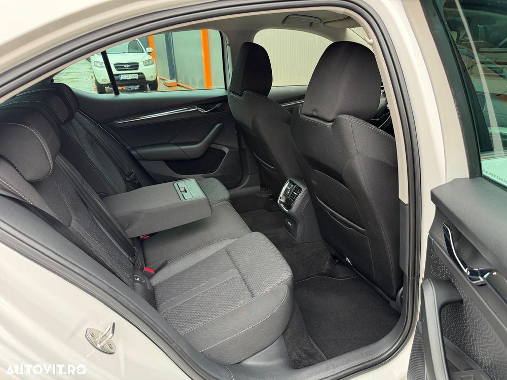 Skoda Octavia 2.0 TDI DSG Style - 19